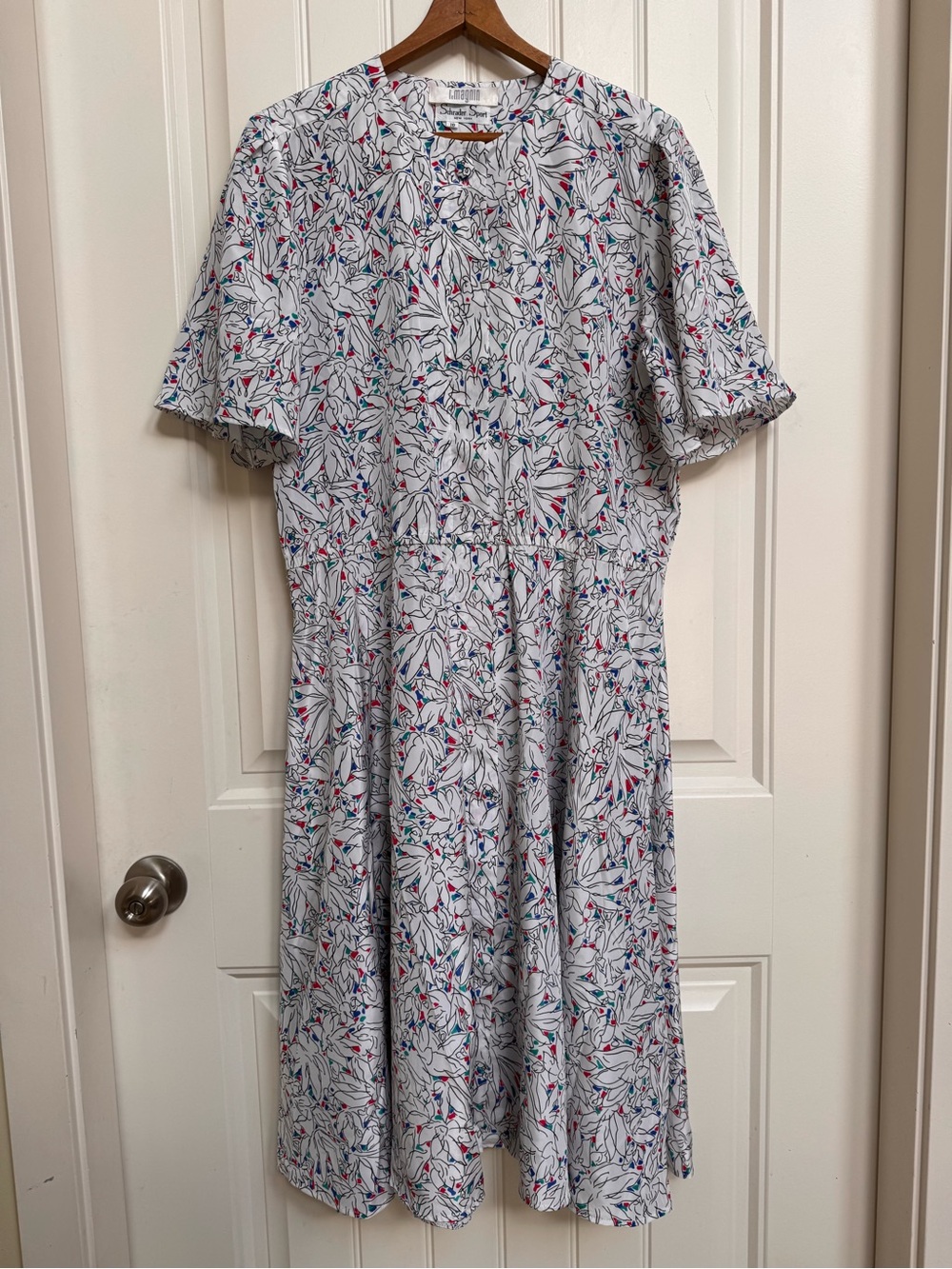 Vintage Schrader Sport New York Floral Midi Buttoned Up Flare Skirt Dress. 10